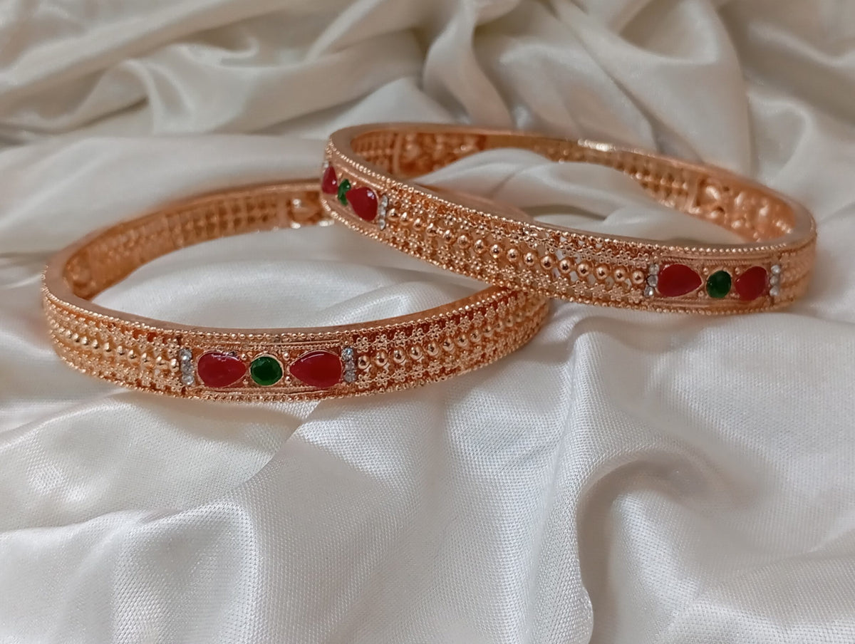 Classic Golden Bangle – Chic Everyday Elegance